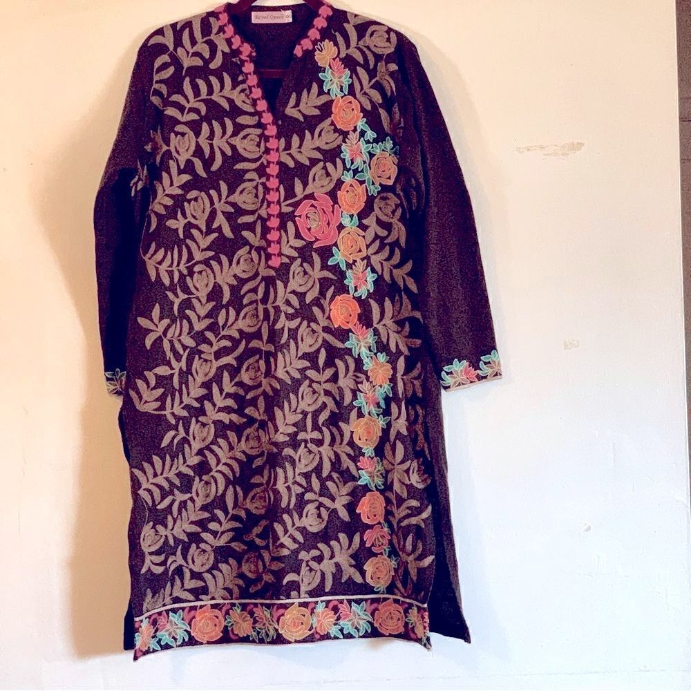 Royal Queen Dress Knit Embroidered Side Slits Pockets Sz XXL Gorgeous